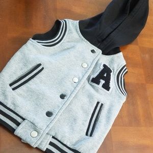 Hooded sleeveless jacket